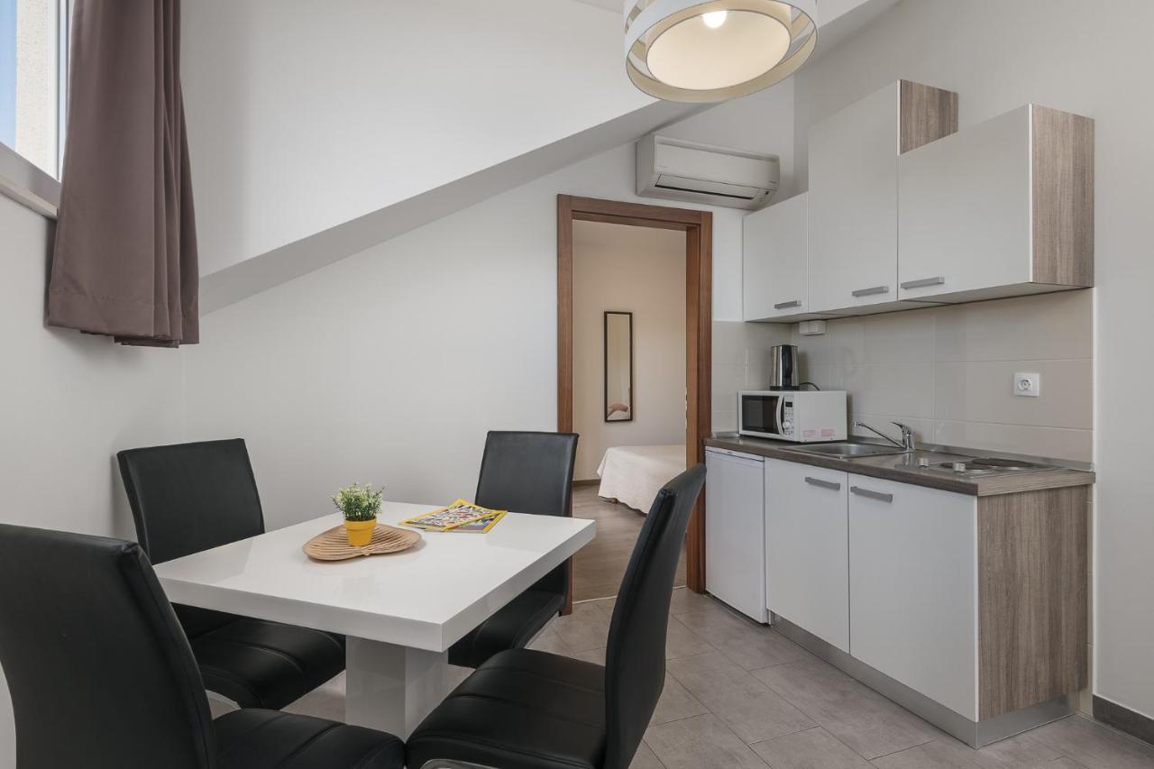 Sky Airport Apartments Mocici Exterior photo